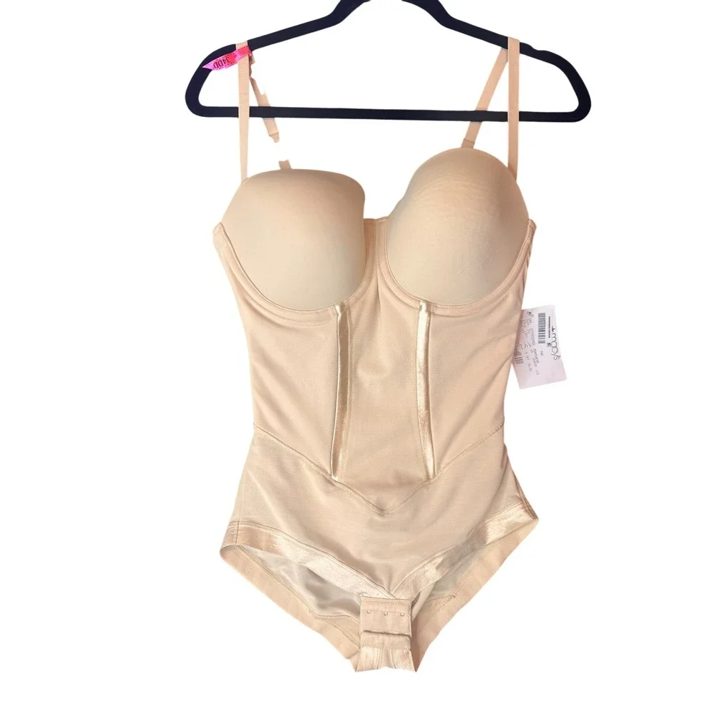 Macy's Shapewear Bodysuit Nude Underwire Firm Control 34DD Style 1250